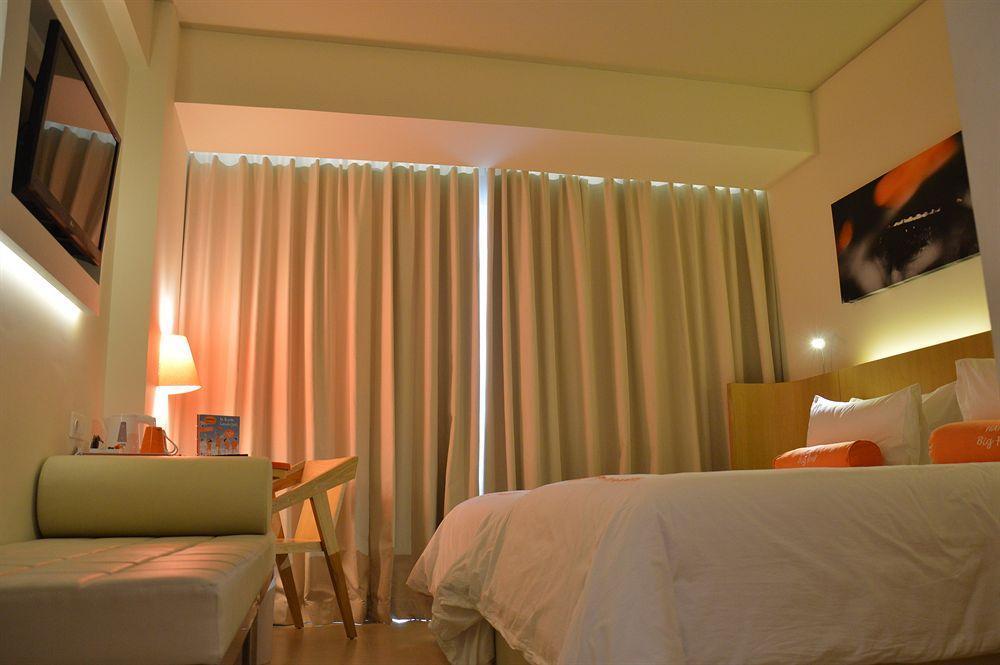 Harris Hotel Raya Kuta  Ngoại thất bức ảnh