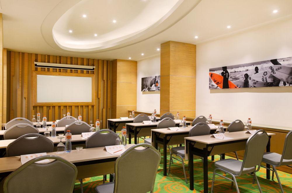 Harris Hotel Raya Kuta  Ngoại thất bức ảnh