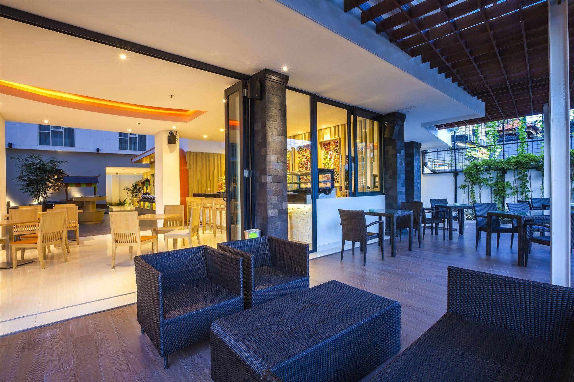 Harris Hotel Raya Kuta  Ngoại thất bức ảnh